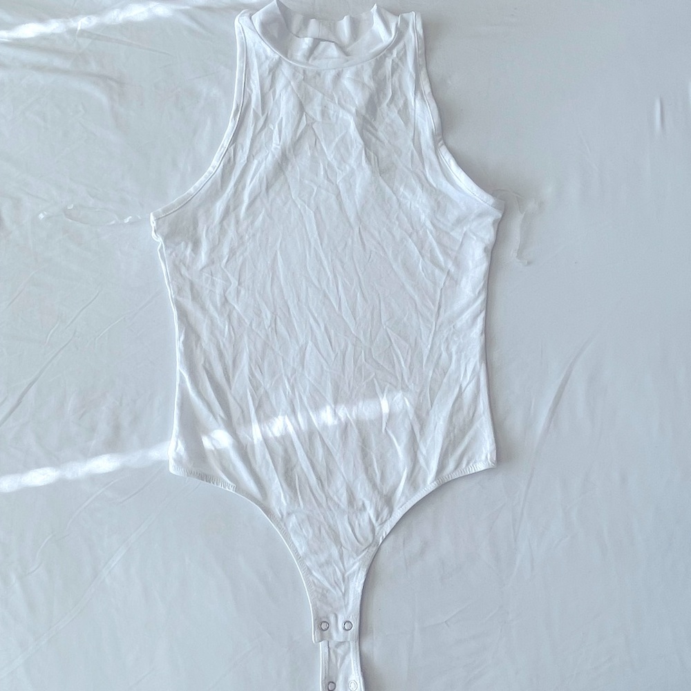 FASHION NOVA WHITE BODY SUIT SMALL NEW WITHOUT TAG